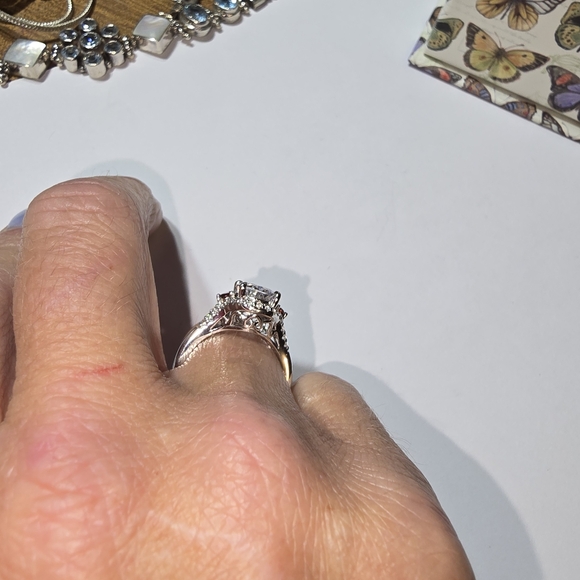 DIAMOND & RUBY RING - Picture 3 of 13